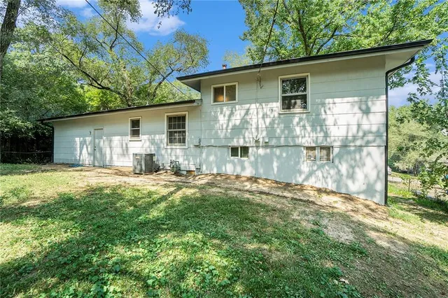 $245,000 | 215 Grant Avenue, Liberty, MO 64068