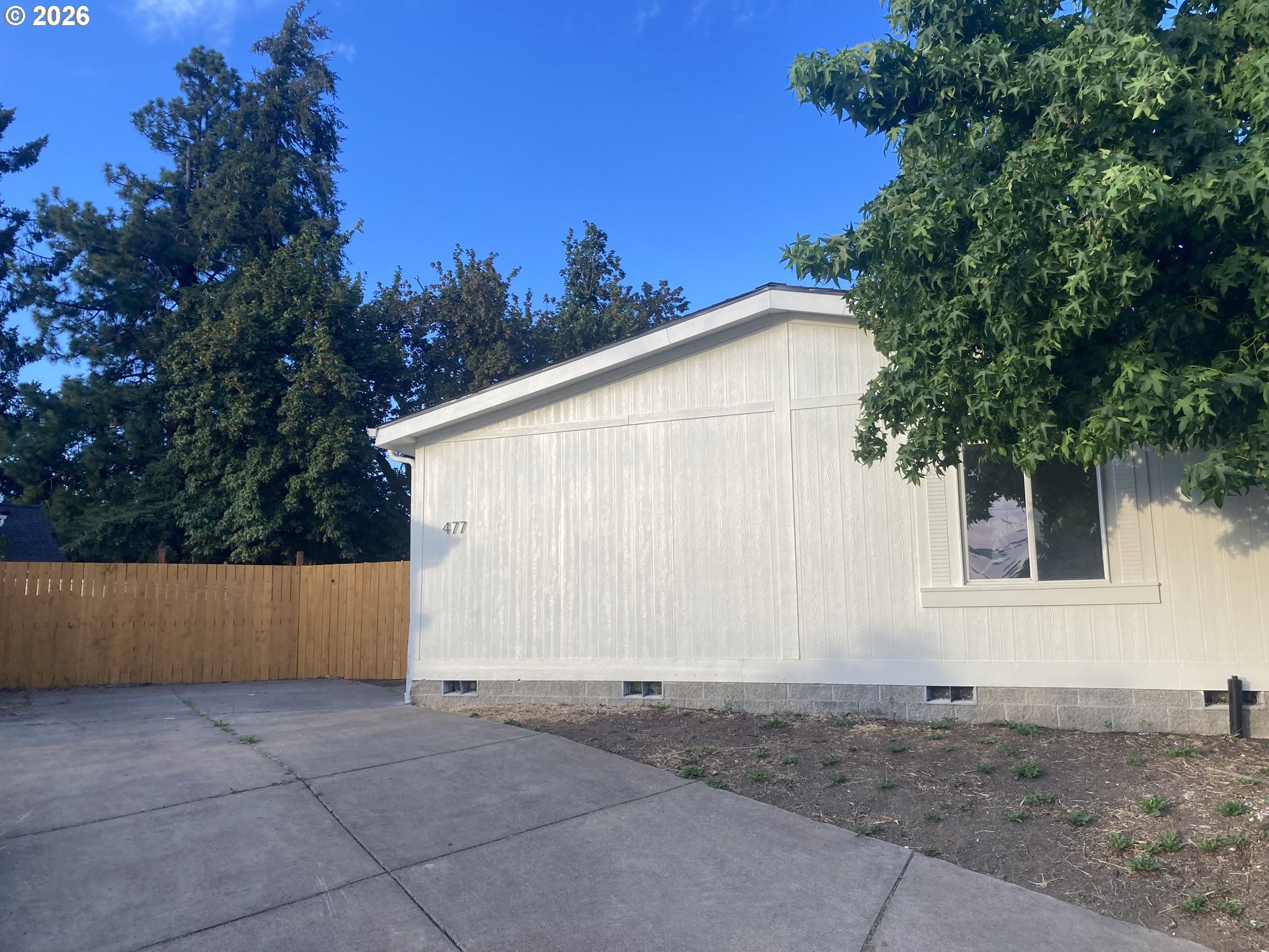 477 48th Street Springfield, OR 97478 - Photo 2 of 11