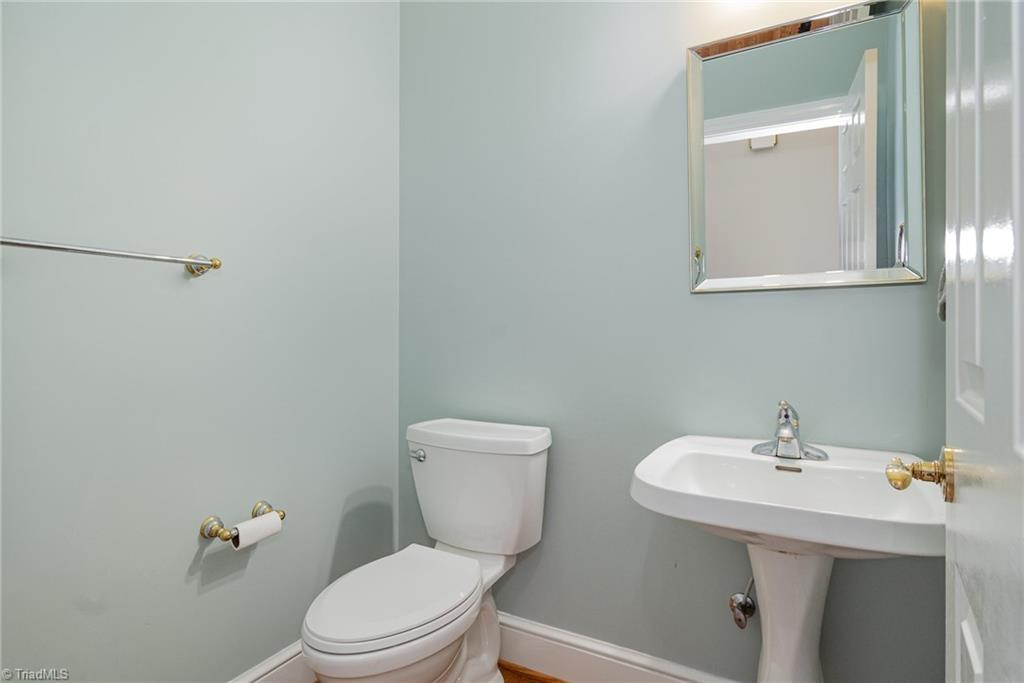 8068 Glengarriff Road Clemmons, NC 27012 - Photo 14 of 32 Gallery Image 14