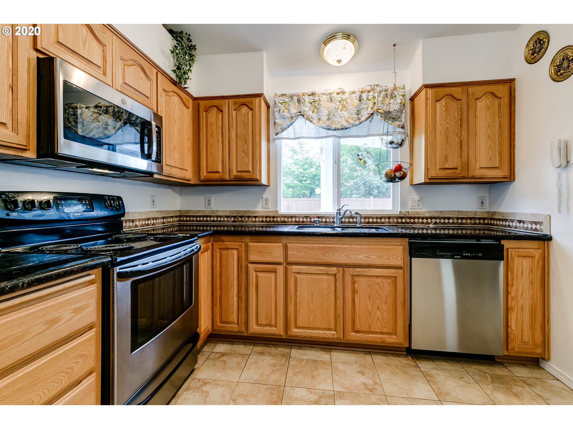 4529 Glacier Street Springfield, OR 97478 - Photo 3 of 23 Gallery Image 3
