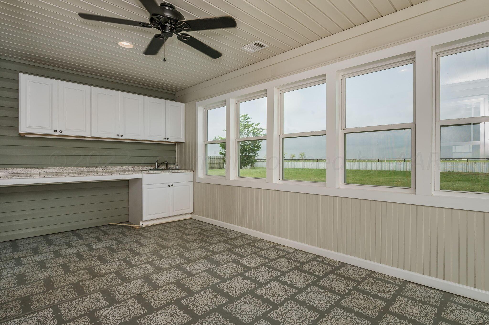 8200 South Blessen Road Amarillo, TX 79119 - Photo 17 of 34 Sun Room