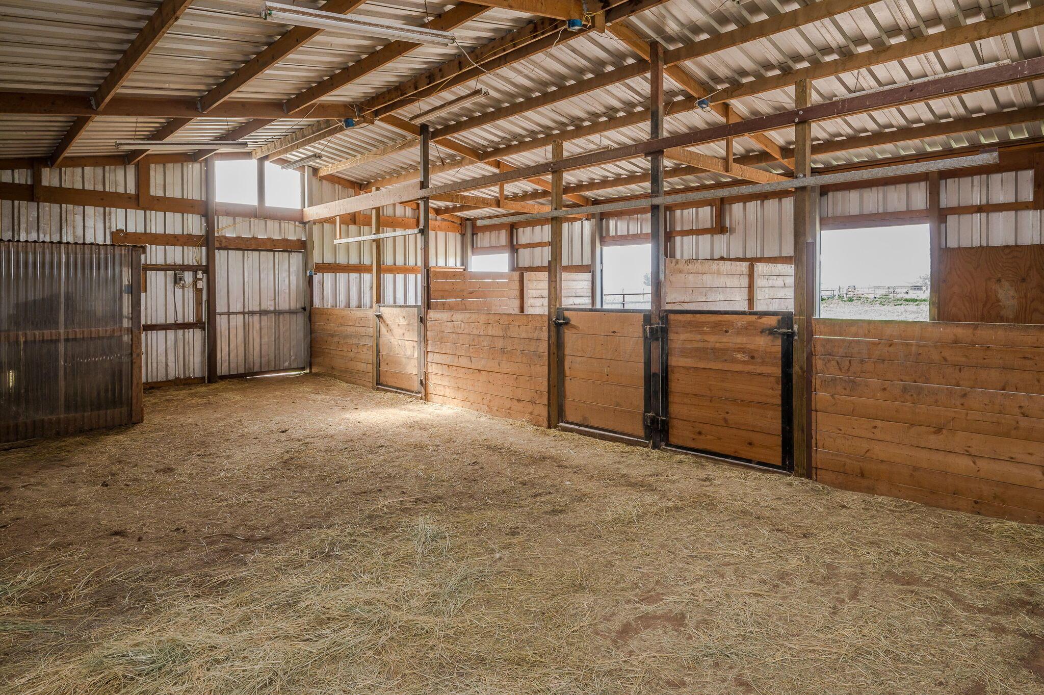 8200 South Blessen Road Amarillo, TX 79119 - Photo 31 of 34 Barn-3
