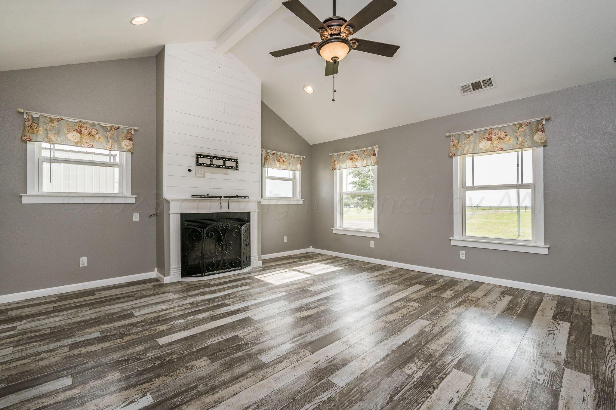 8200 South Blessen Road Amarillo, TX 79119 - Photo 7 of 34 Living Room-3