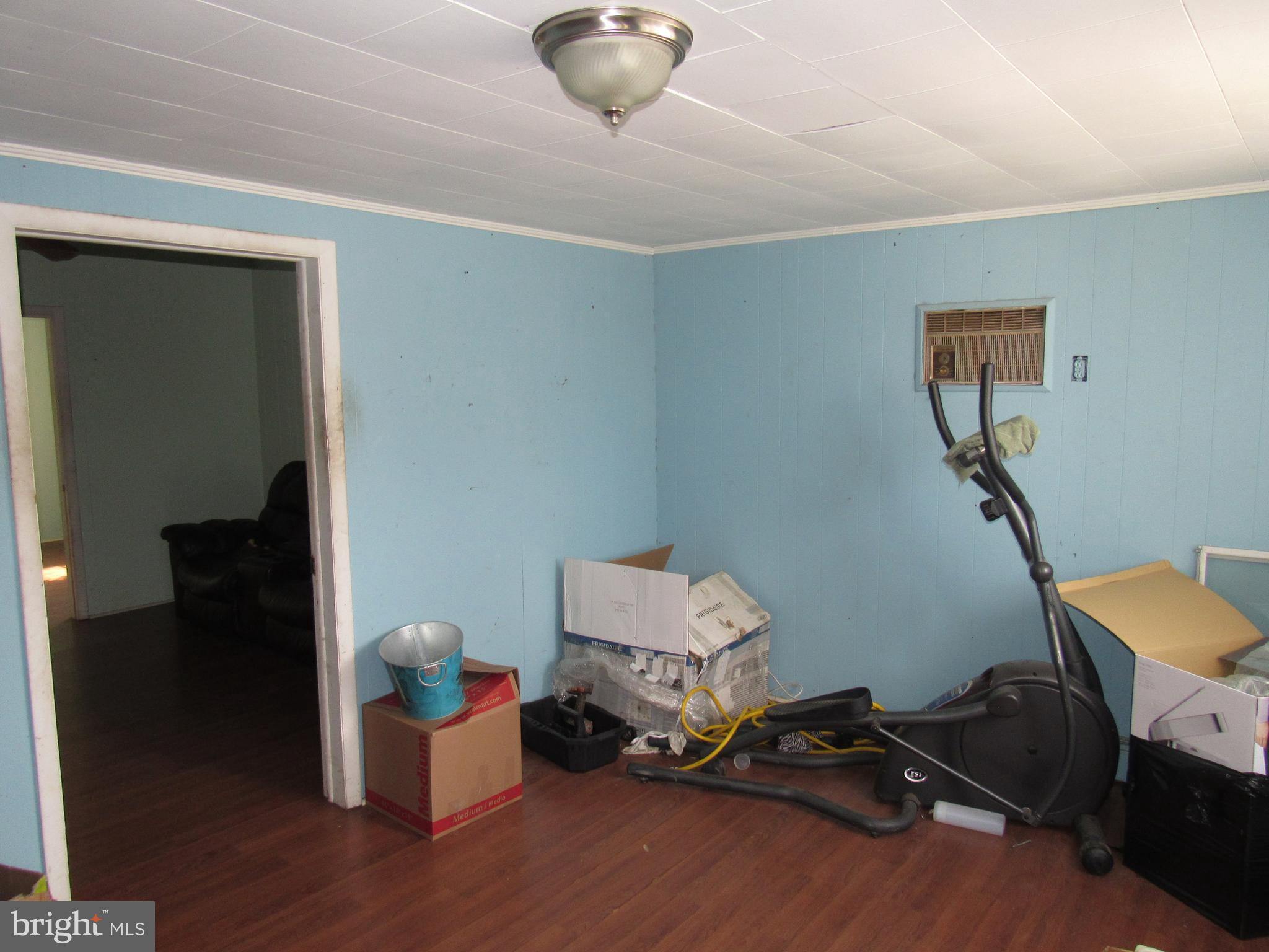 9003 Harford Road Baltimore, MD 21234 - Photo 5 of 30 Living Room