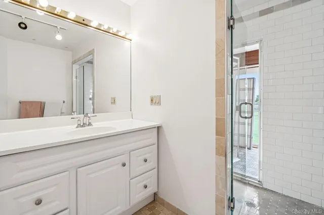 $1,025,000 | 5 Bay Road, East Patchogue, NY 11772