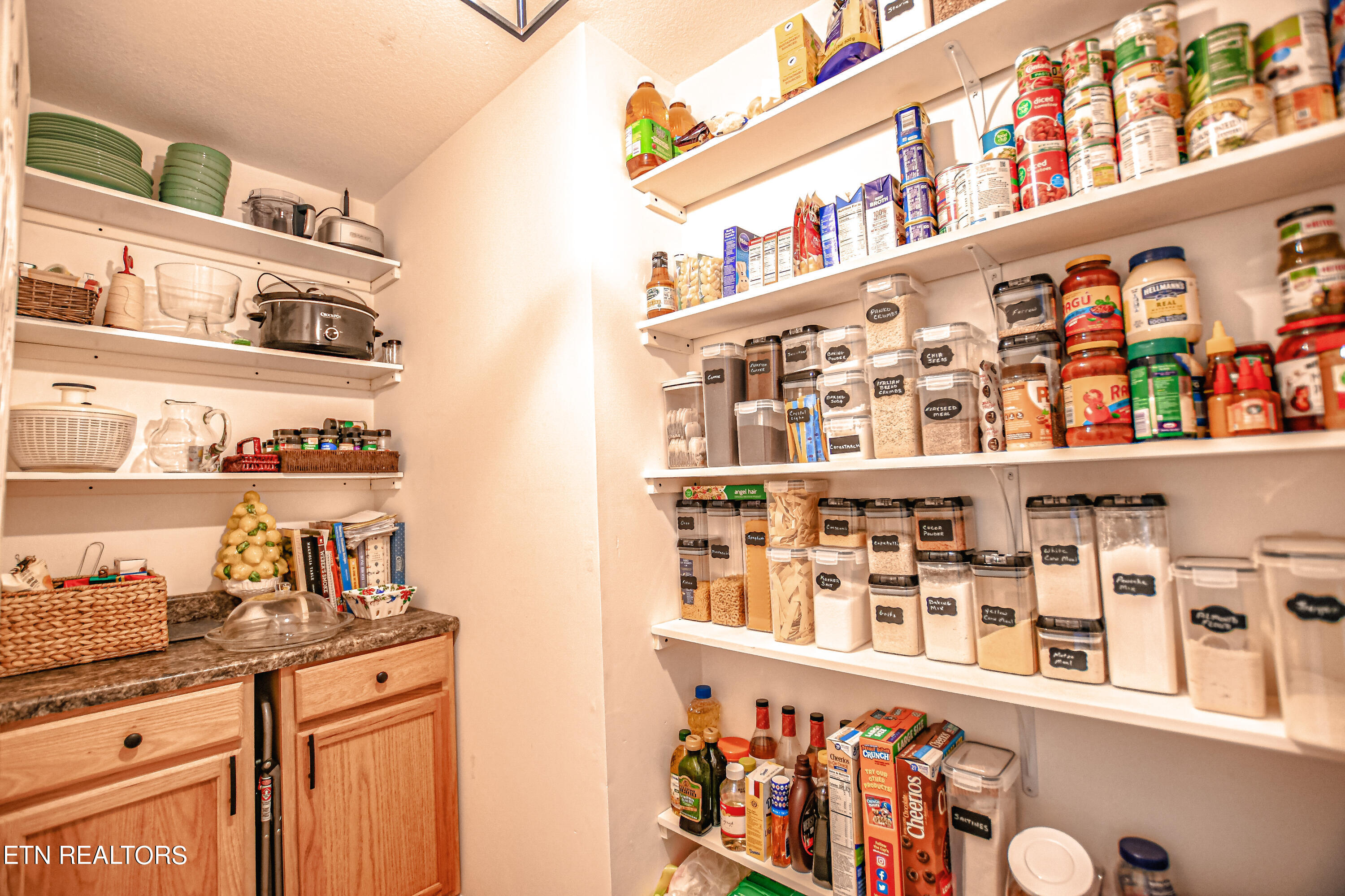 147 Thacker Drive La Follette, TN 37766 - Photo 26 of 52 Pantry
