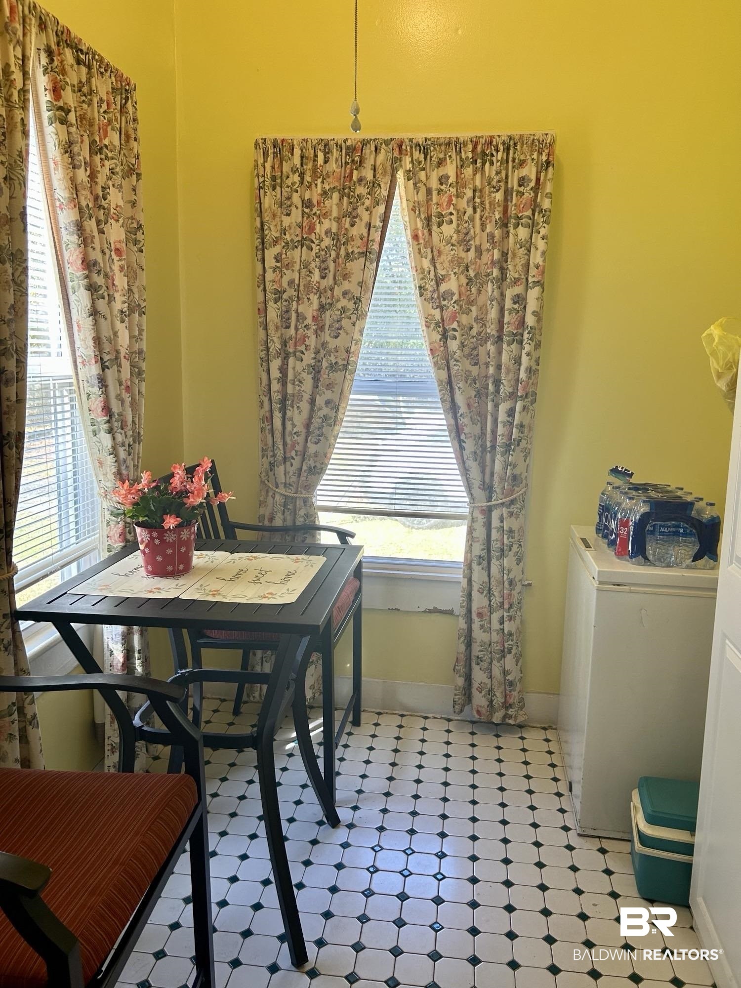 405 North Wasson Avenue Mobile, AL 36612 - Photo 12 of 26 Sunny breakfast area