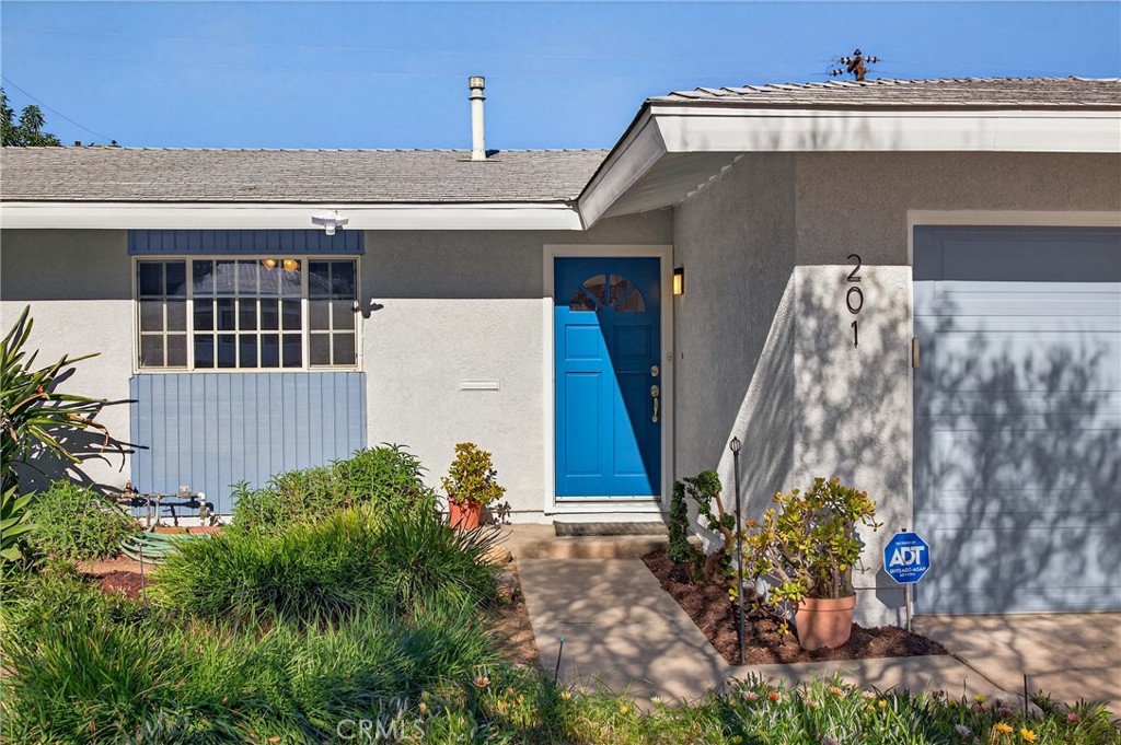 201 Primrose Avenue Redlands, CA 92373 - Photo 5 of 23 a front view of a house with garden