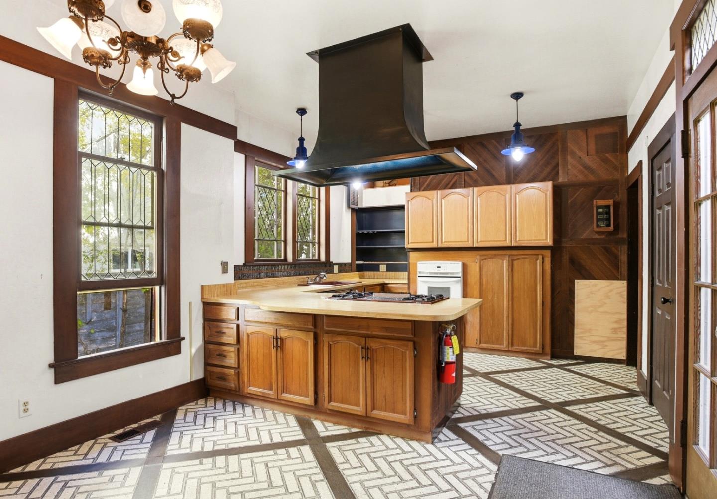 137 Elm Street San Mateo, CA 94401 - Photo 18 of 60 a kitchen with a stove a sink and a refrigerator
