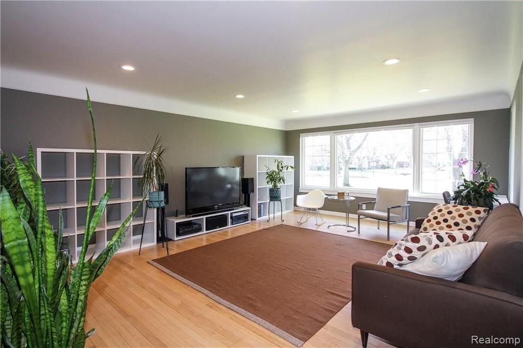 19312 Beverly Road Beverly Hills, MI 48025 - Photo 11 of 50
