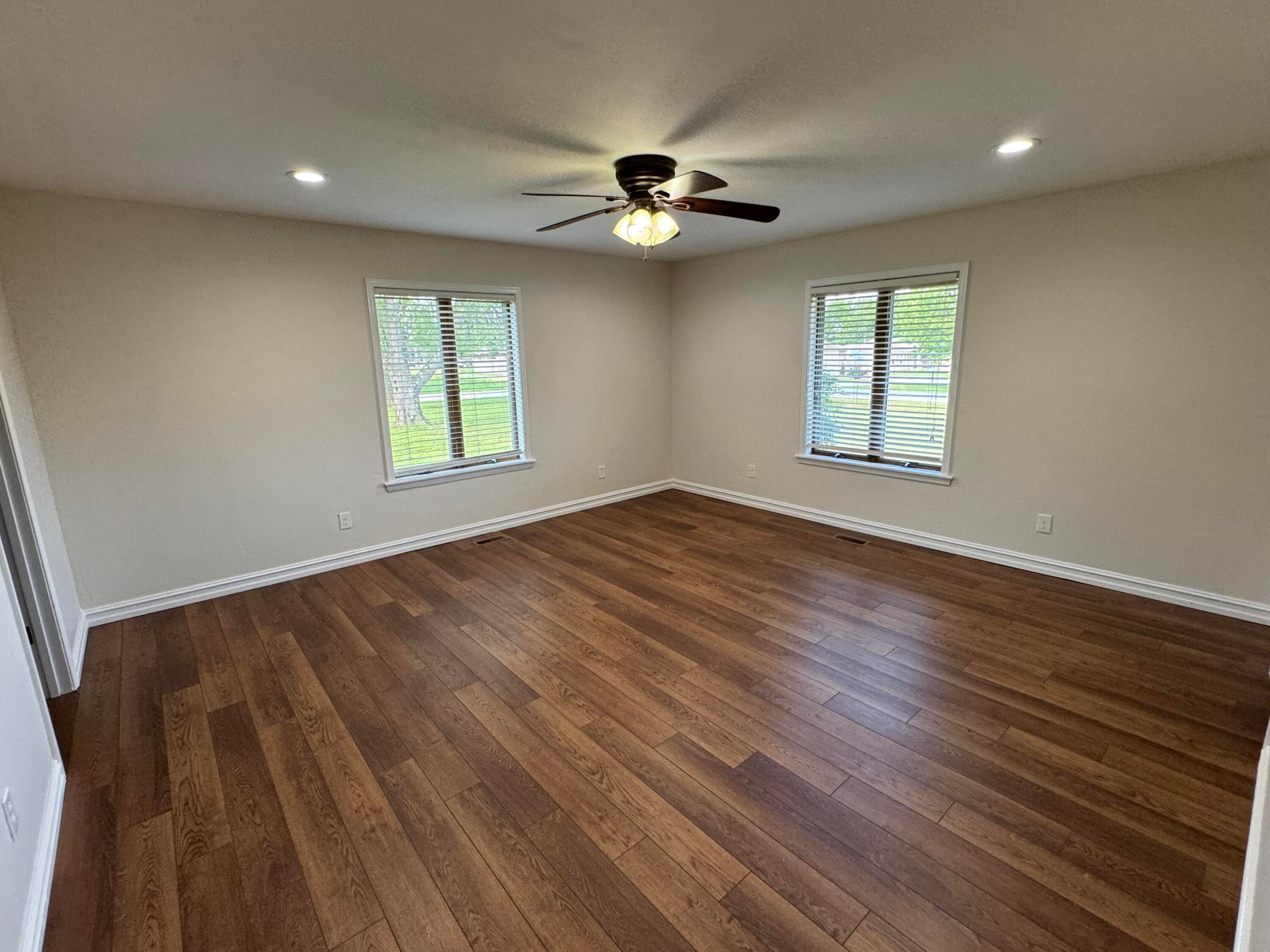 28190 South 630 Road Grove, OK 74344 - Photo 5 of 25 master room