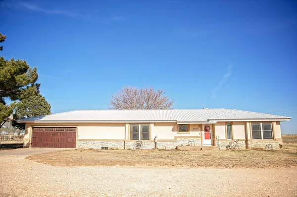 $365,000 | 2581 County Road 365, Plains, TX 79355
