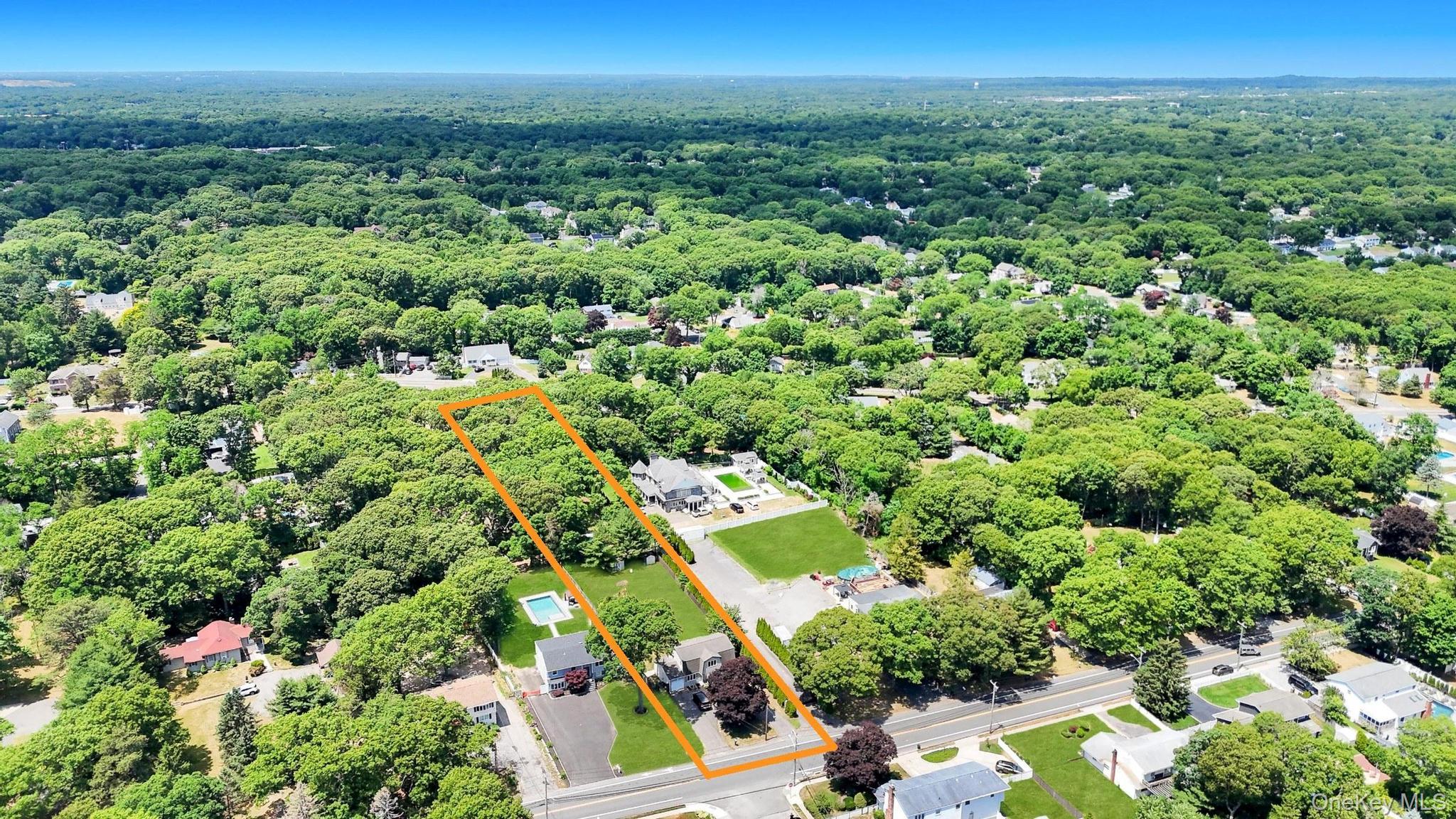 358 Holbrook Road Ronkonkoma, NY 11779 - Photo 4 of 42