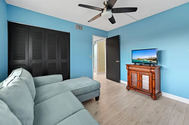 $170,000 | 7286 Huntington Lane, Unit 402, Delray Beach, FL 33446