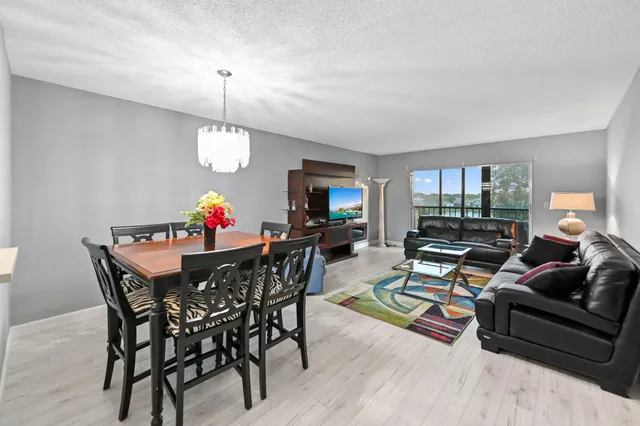 $170,000 | 7286 Huntington Lane, Unit 402, Delray Beach, FL 33446