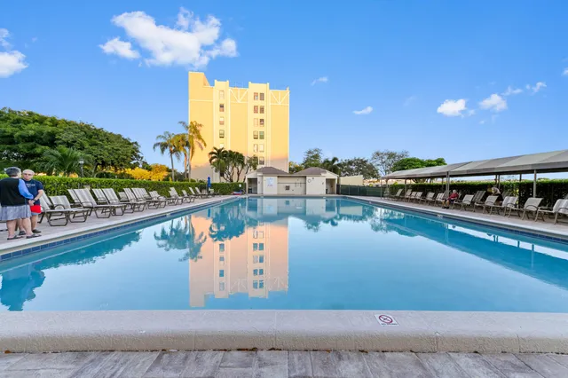$170,000 | 7286 Huntington Lane, Unit 402, Delray Beach, FL 33446