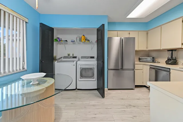 $170,000 | 7286 Huntington Lane, Unit 402, Delray Beach, FL 33446