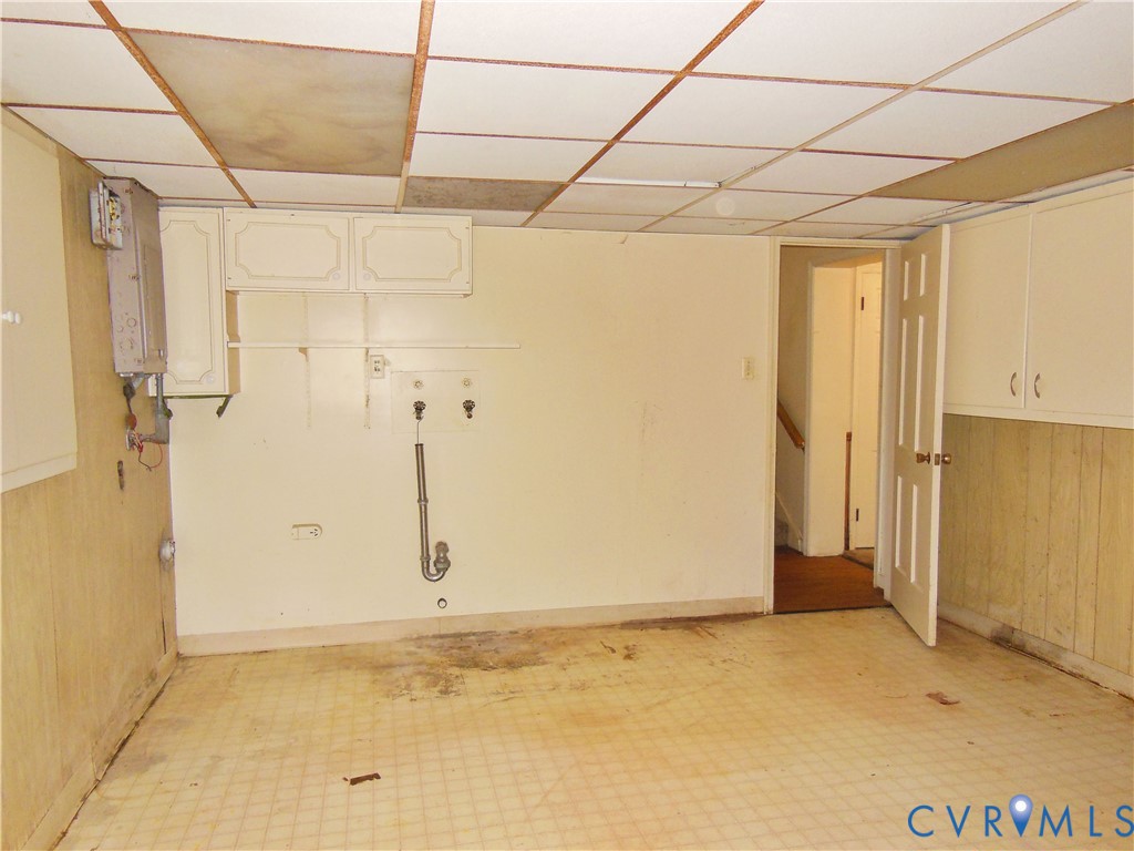 8218 Overbury Road Richmond, VA 23227 - Photo 37 of 37 a view of a room with closet