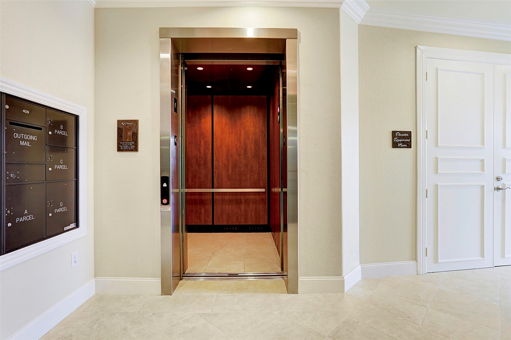 2120 Kipling Street, Unit 208 Houston, TX 77098 - Photo 4 of 21 Elevator located in lobby.