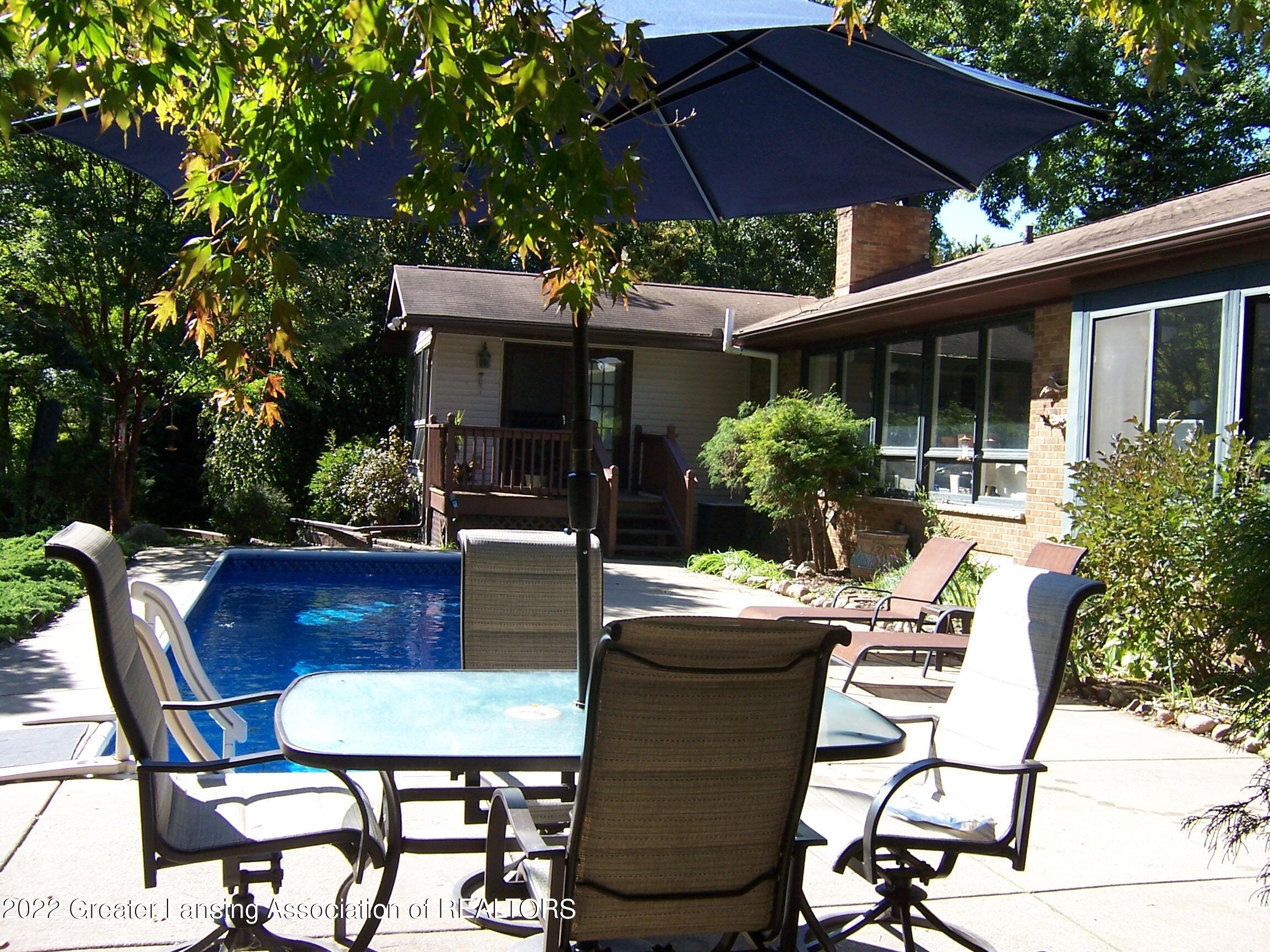 3713 Tecumseh River Road Lansing, MI 48906 - Photo 32 of 44 100_4234