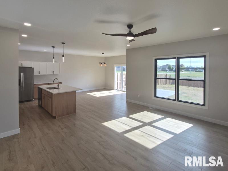 3802 Sugar Loaf Drive Springfield, IL 62711 - Photo 5 of 23