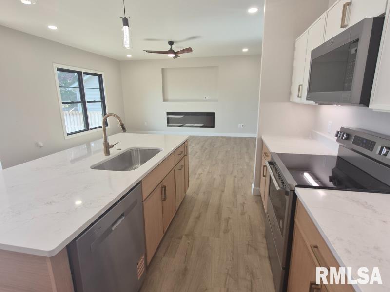 3802 Sugar Loaf Drive Springfield, IL 62711 - Photo 8 of 23