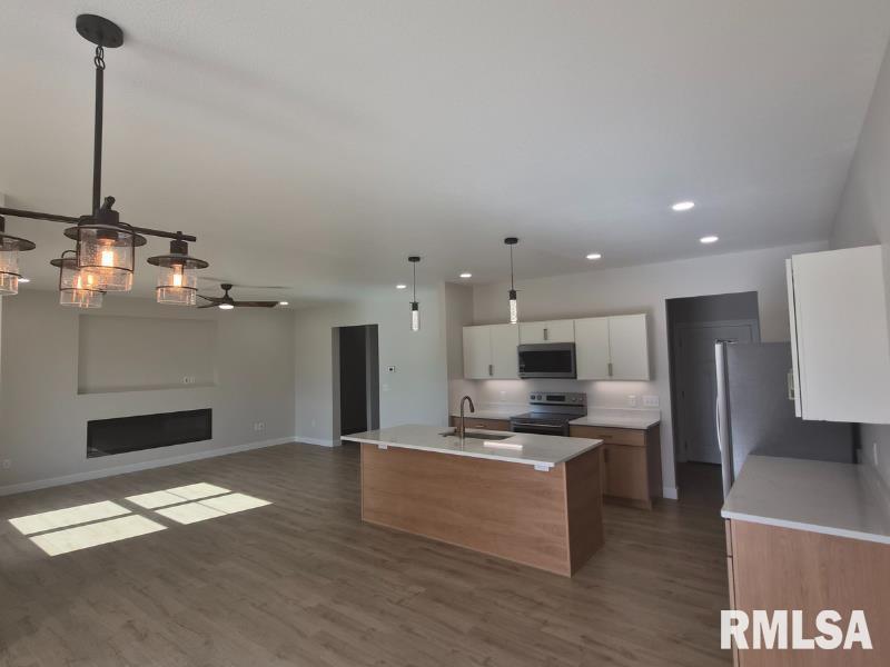 3802 Sugar Loaf Drive Springfield, IL 62711 - Photo 9 of 23