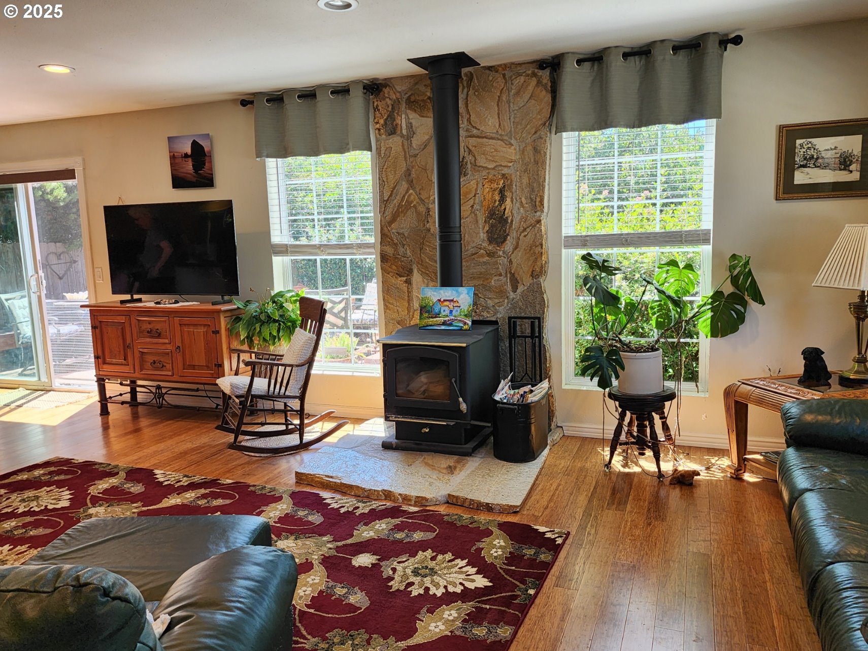1126 Washington Street Port Orford, OR 97465 - Photo 5 of 32 a living room with furniture fireplace and window