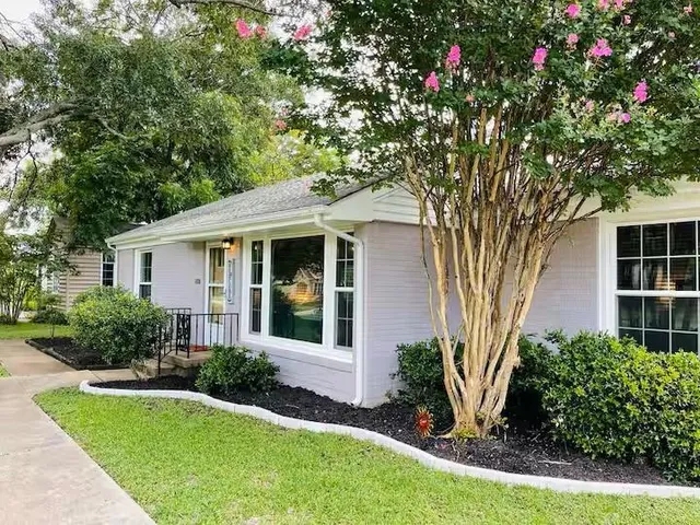 $2,600 | 3713 South Hills Avenue, Fort Worth, TX 76109