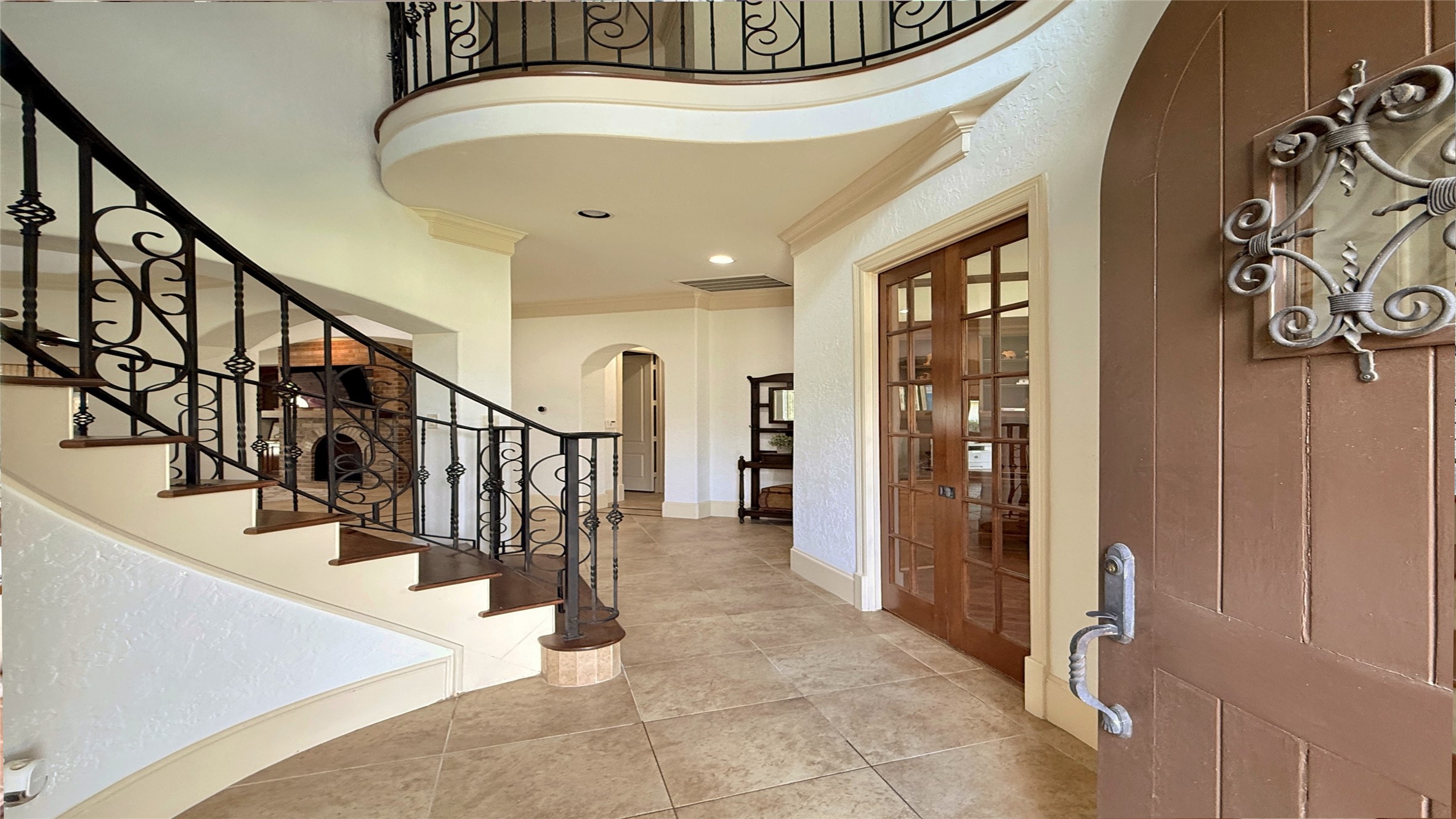 25207 Hideaway Run Drive Spring, TX 77389 - Photo 4 of 49 Come on in and stay a while!