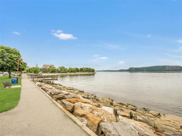 $2,975 | 56 South Highland Avenue, Unit 1B, Ossining, NY 10562