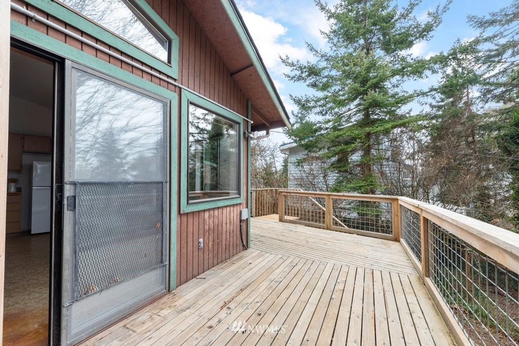 3769 Periwinkle Road Clinton, WA 98236 - Photo 19 of 29 a view of balcony with a large window and wooden floor