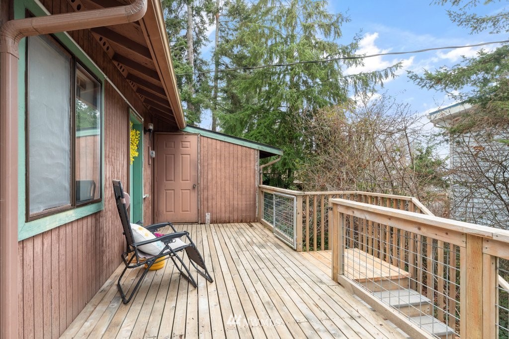3769 Periwinkle Road Clinton, WA 98236 - Photo 20 of 29 a view of balcony with wooden floor and bench
