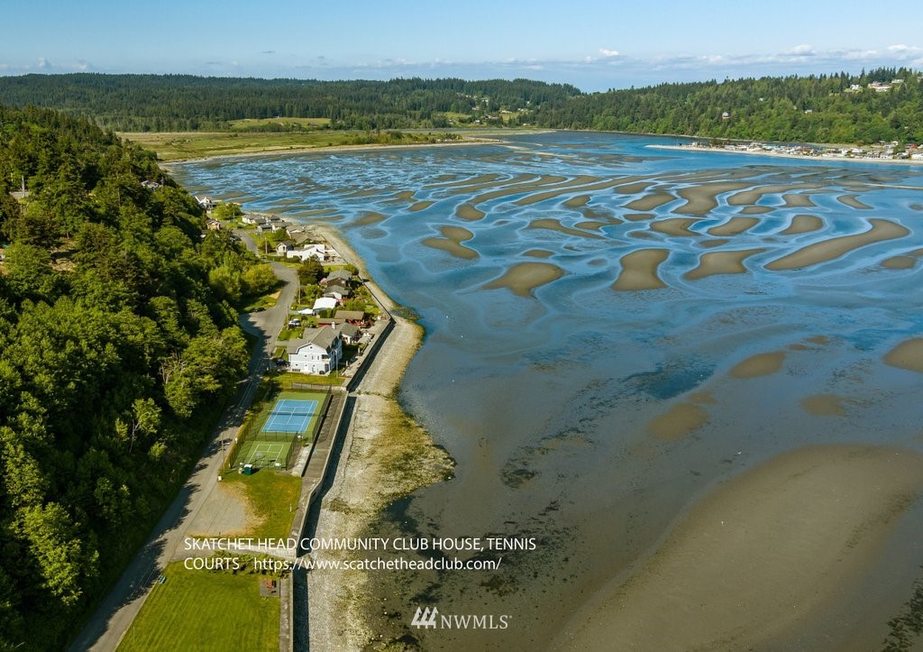 3769 Periwinkle Road Clinton, WA 98236 - Photo 23 of 29 a view of an ocean from a balcony