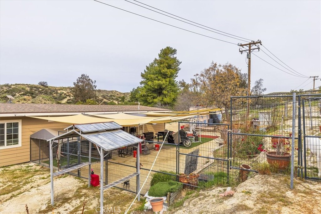 44000 Sandstone Road Aguanga, CA 92536 - Photo 21 of 31 a view of a terrace with skyline