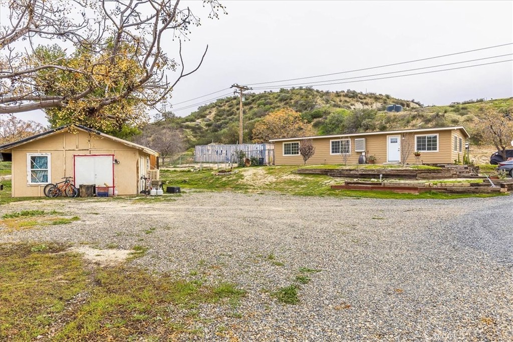 44000 Sandstone Road Aguanga, CA 92536 - Photo 26 of 31 a view of a house with backyard and wooden fence