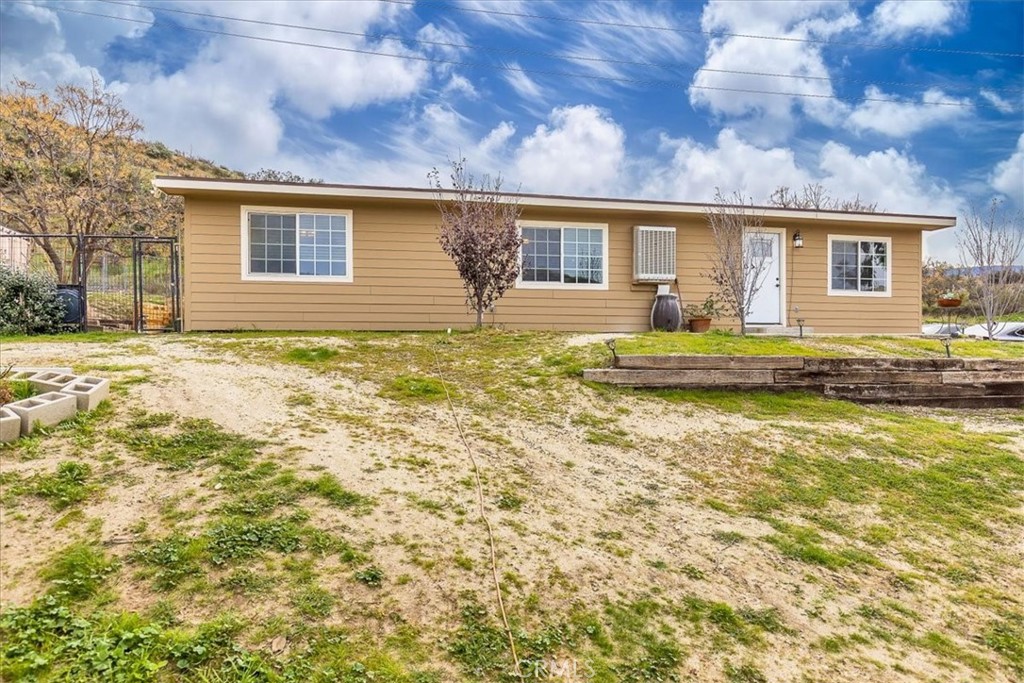 44000 Sandstone Road Aguanga, CA 92536 - Photo 5 of 31 a front view of house with yard