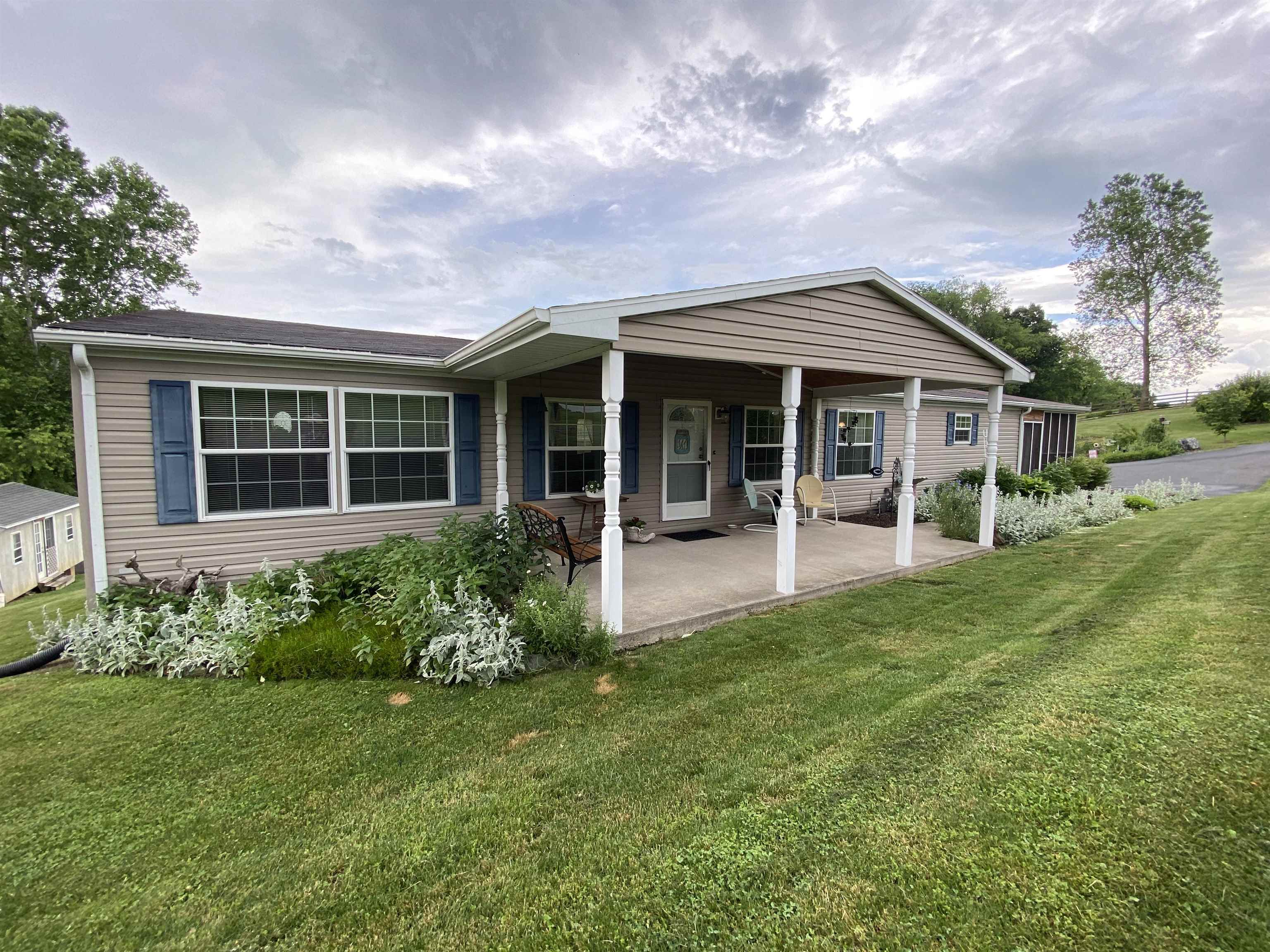 307 Hotchkiss Road Churchville, VA 24421 - Photo 2 of 37 Gallery Image 2