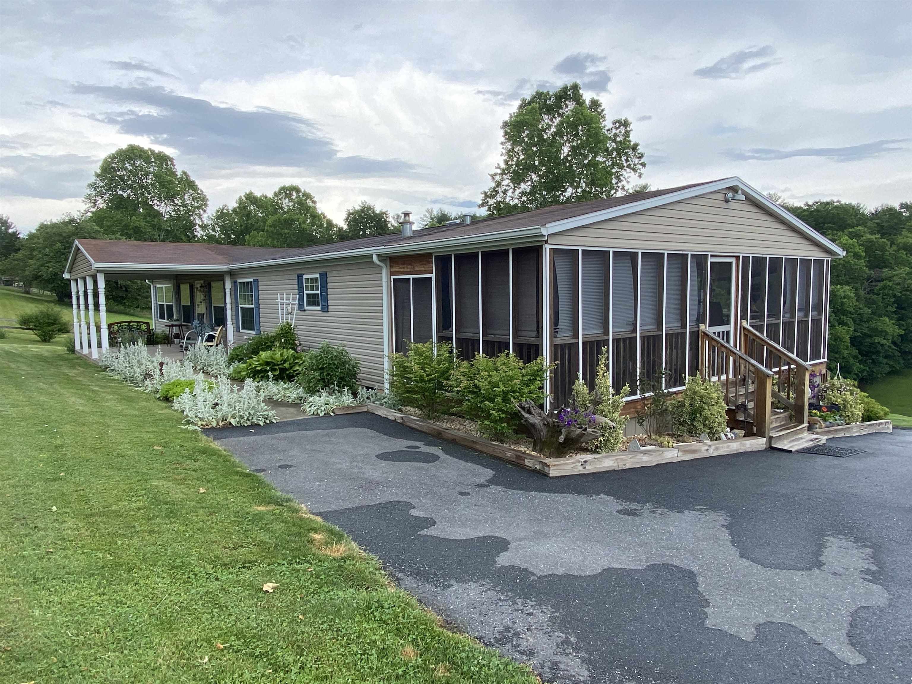 307 Hotchkiss Road Churchville, VA 24421 - Photo 4 of 37 Gallery Image 4