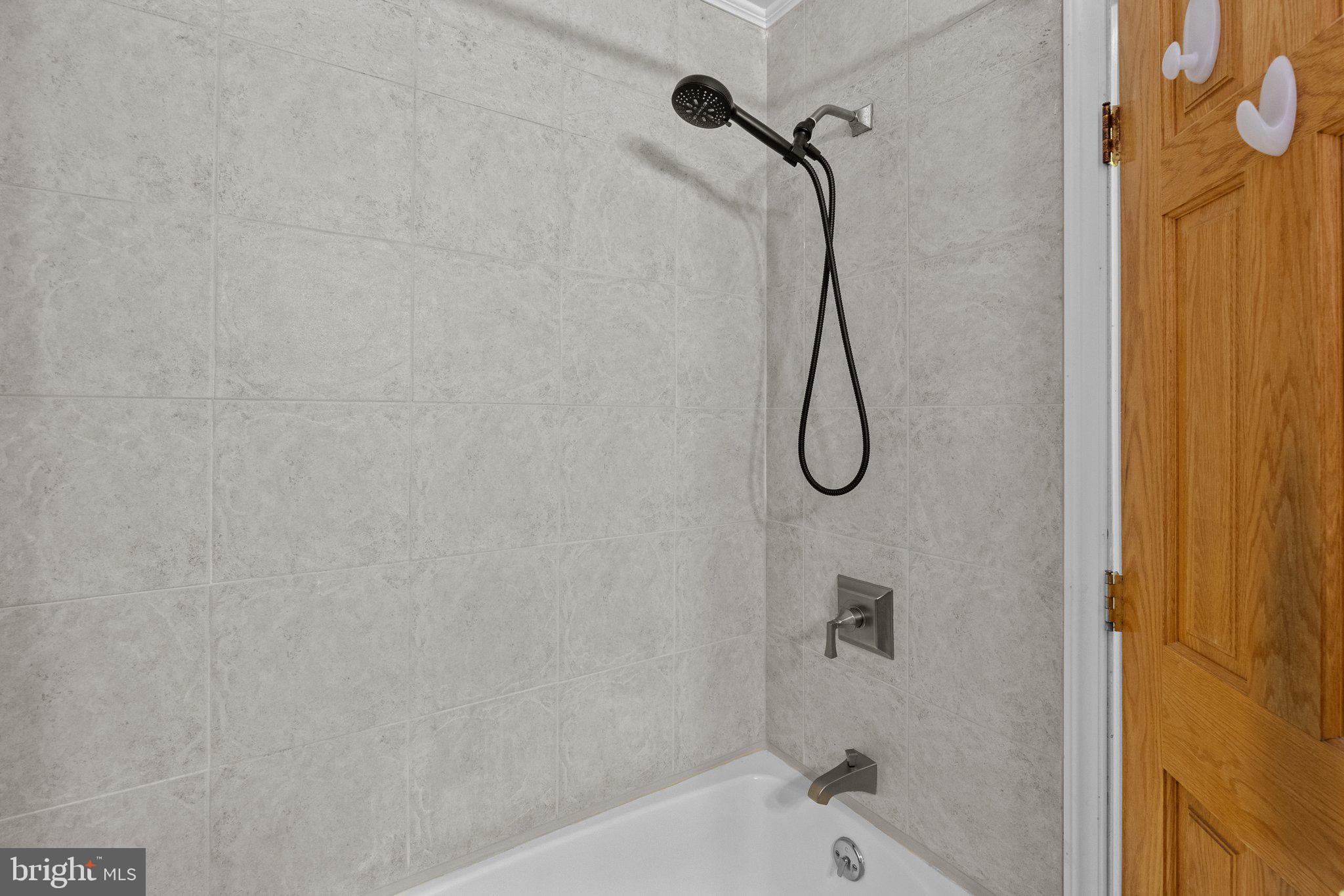 5127 Bay Road Bensalem, PA 19020 - Photo 32 of 40 Full Bathroom / Tub