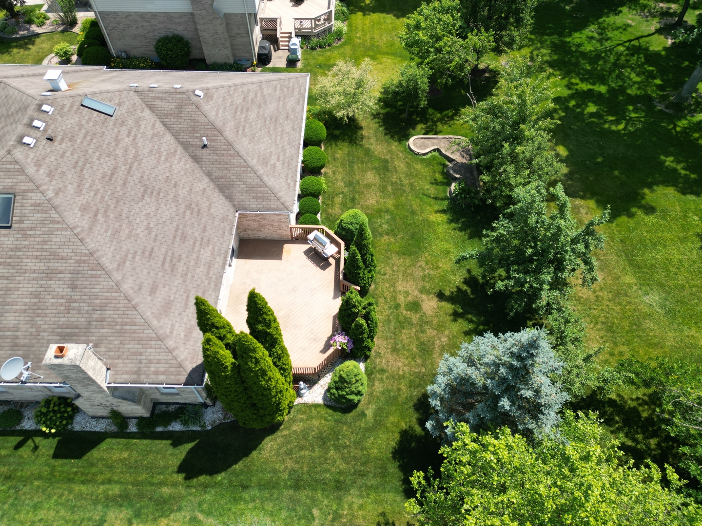 1196 Covington Drive Lemont, IL 60439 - Photo 50 of 52 an aerial view of a house with a yard