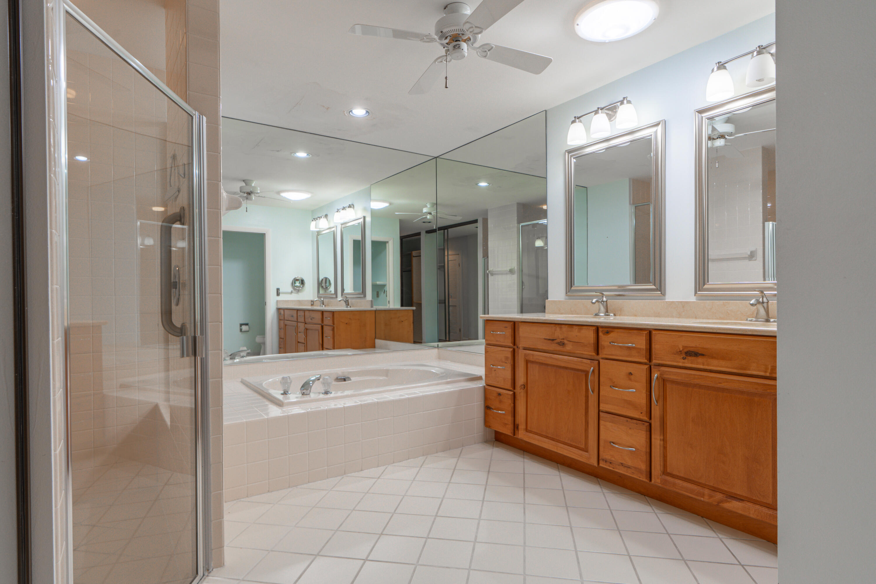 422 River Edge Road Jupiter, FL 33477 - Photo 27 of 39 a bathroom with a tub a sink shower and mirror