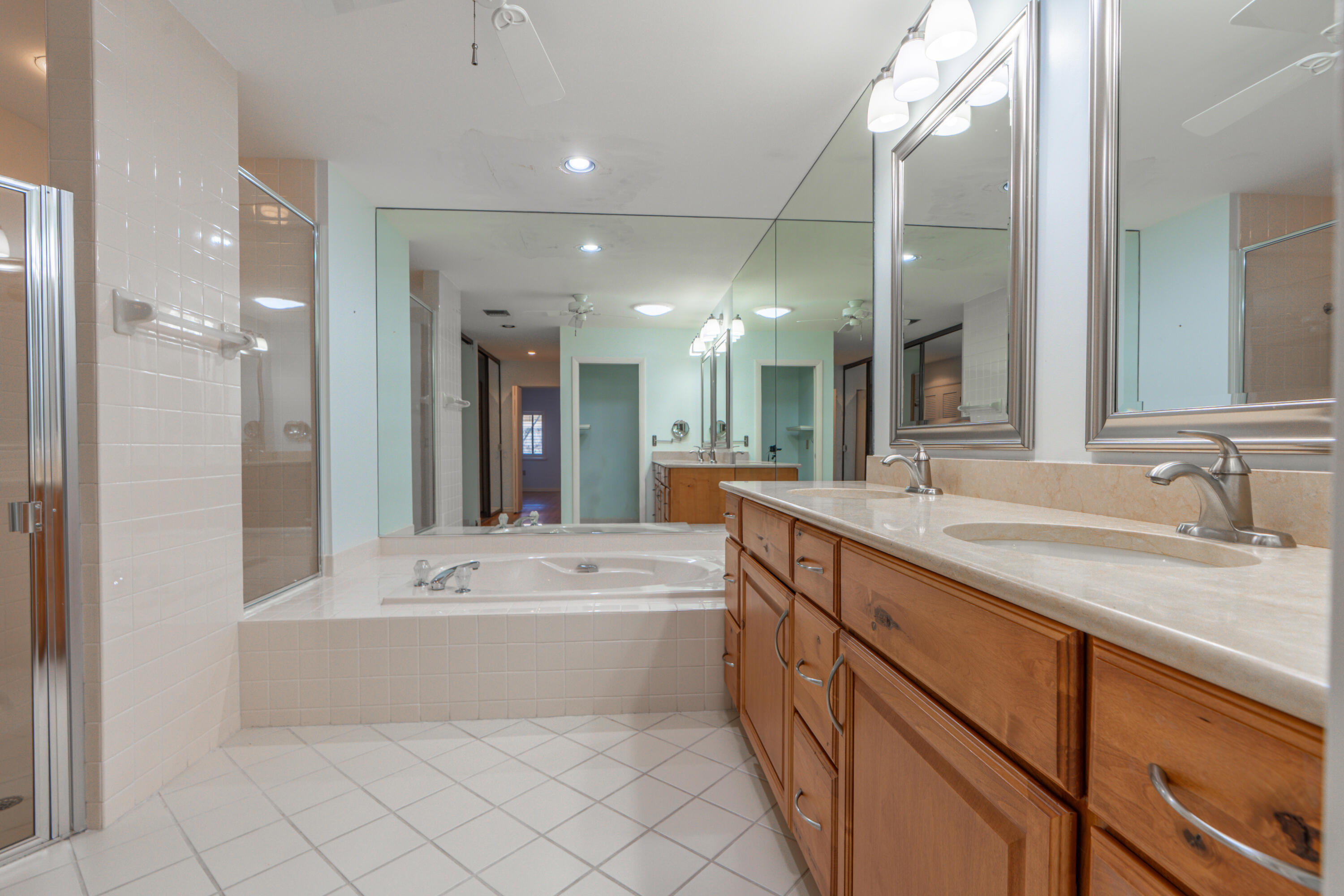 422 River Edge Road Jupiter, FL 33477 - Photo 29 of 39 a bathroom with a sink double vanity mirror and a bathtub