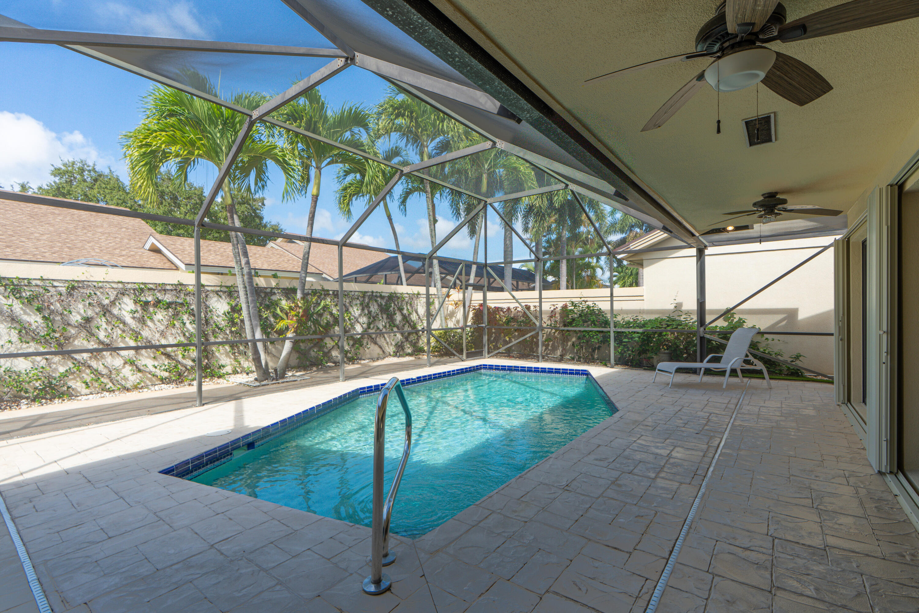 422 River Edge Road Jupiter, FL 33477 - Photo 10 of 39 a view of a backyard