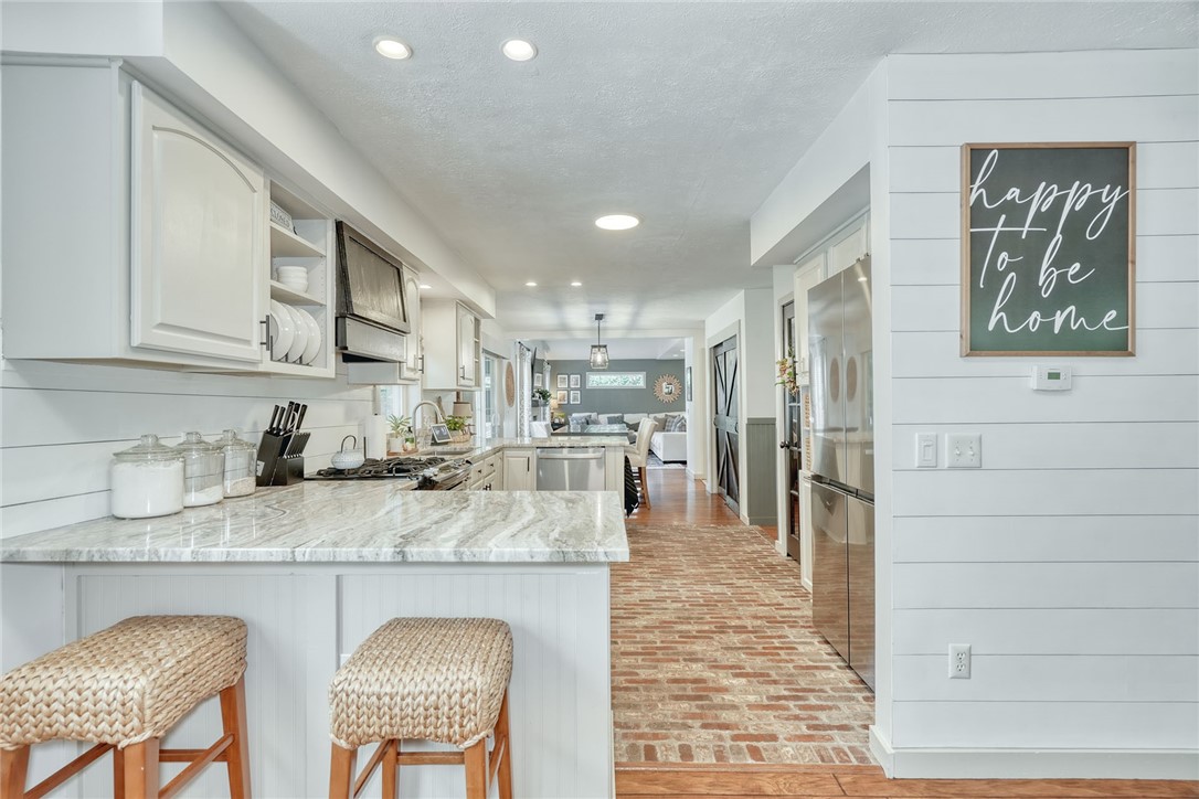 522 Salt Road Webster, NY 14580 - Photo 7 of 46 Updated Kitchen! Granite, shiplap, stainless appli