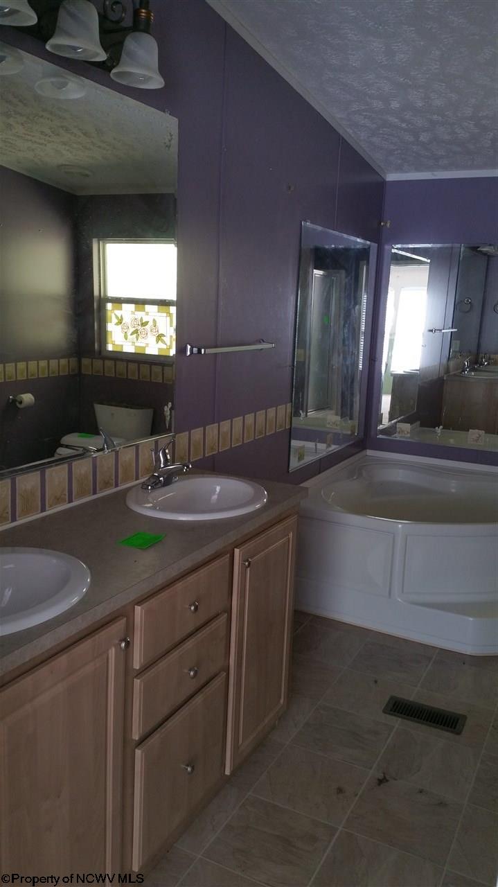 1284 Waitman Willey Road Mannington, WV 26582 - Photo 5 of 13 Gallery Image 5