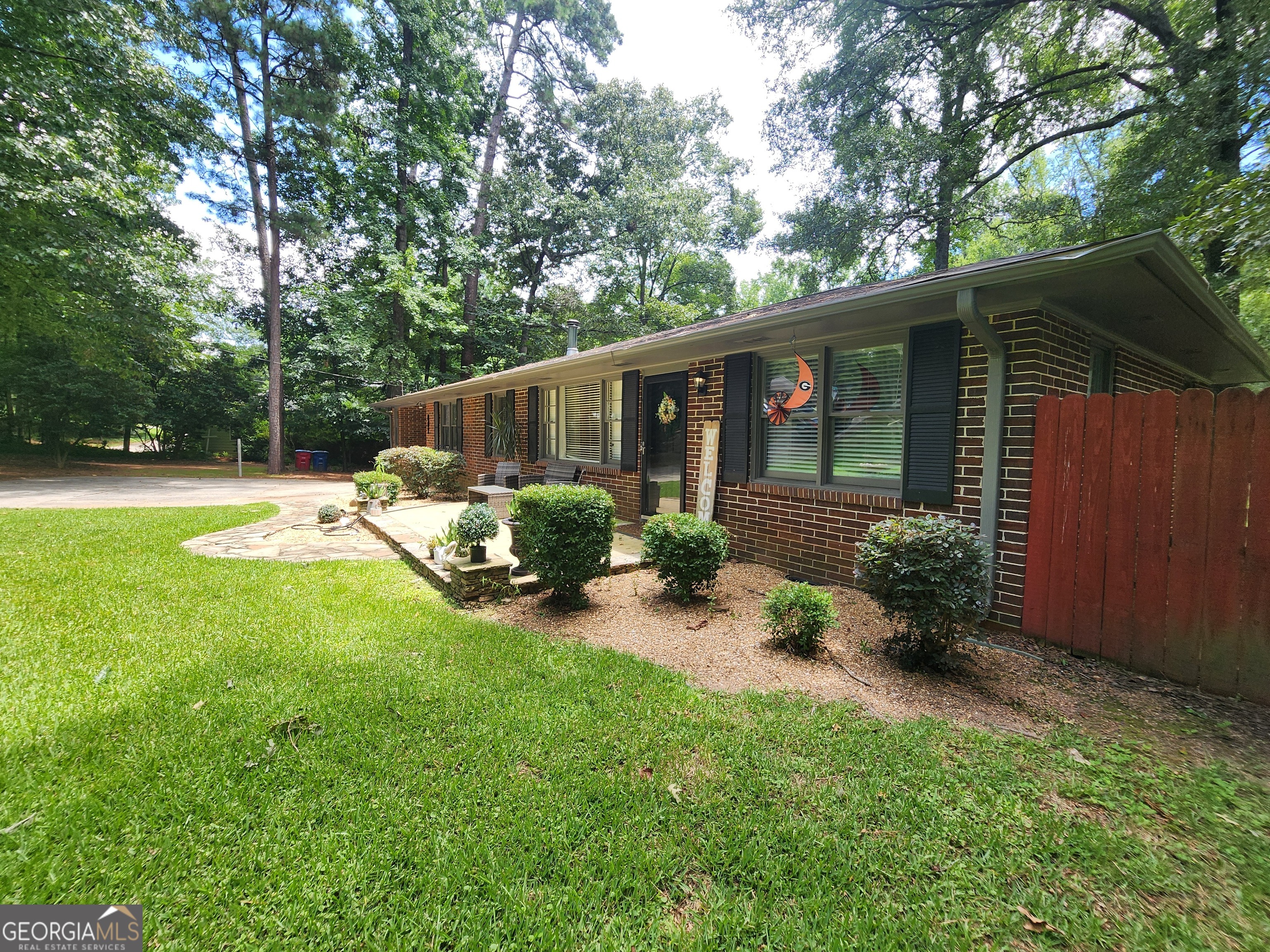 807 Wera Place Macon, GA 31210 - Photo 4 of 46 a backyard of a house with yard table and chairs