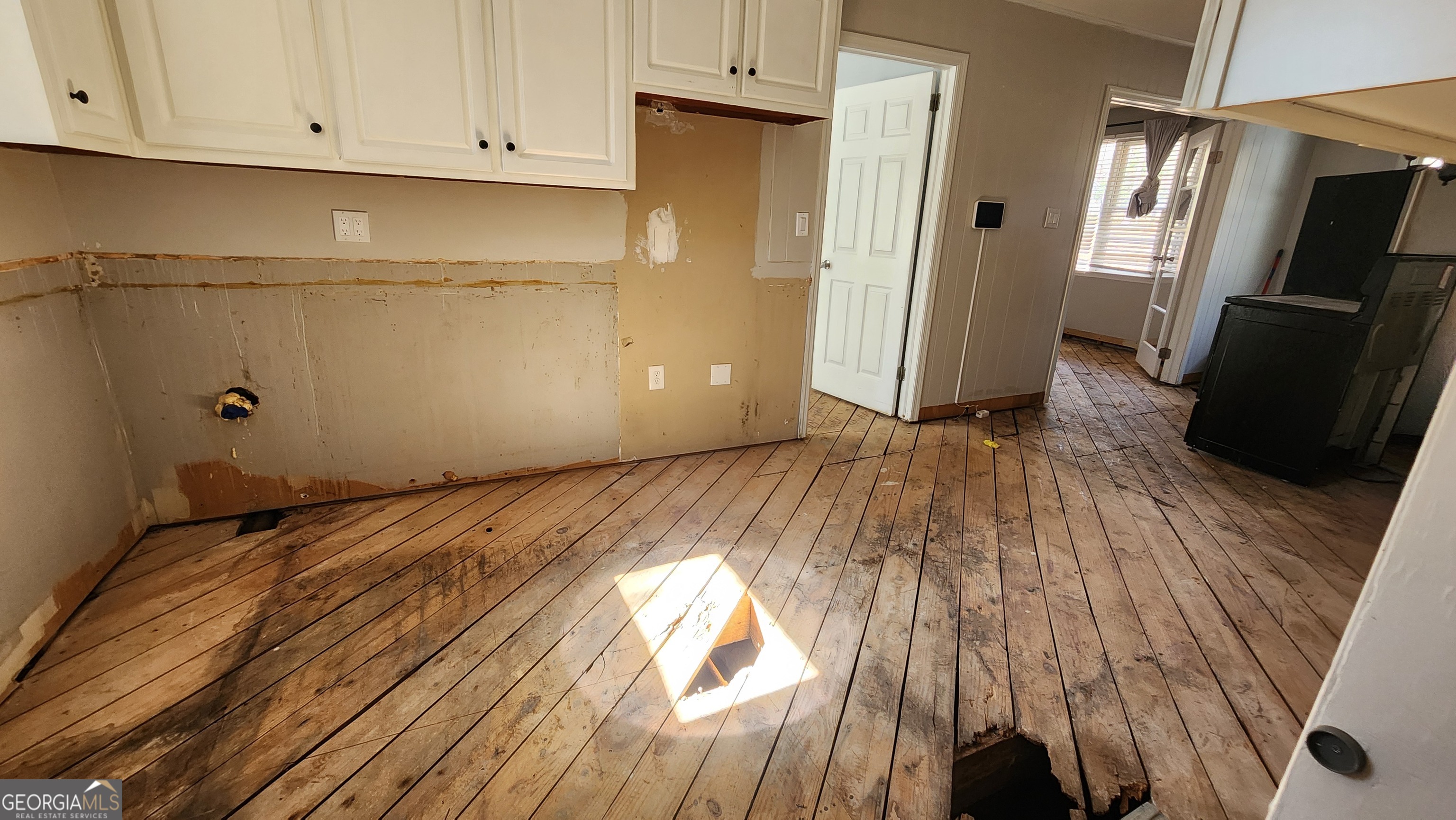 807 Wera Place Macon, GA 31210 - Photo 43 of 46 a view of a livingroom with wooden floor and cabinets