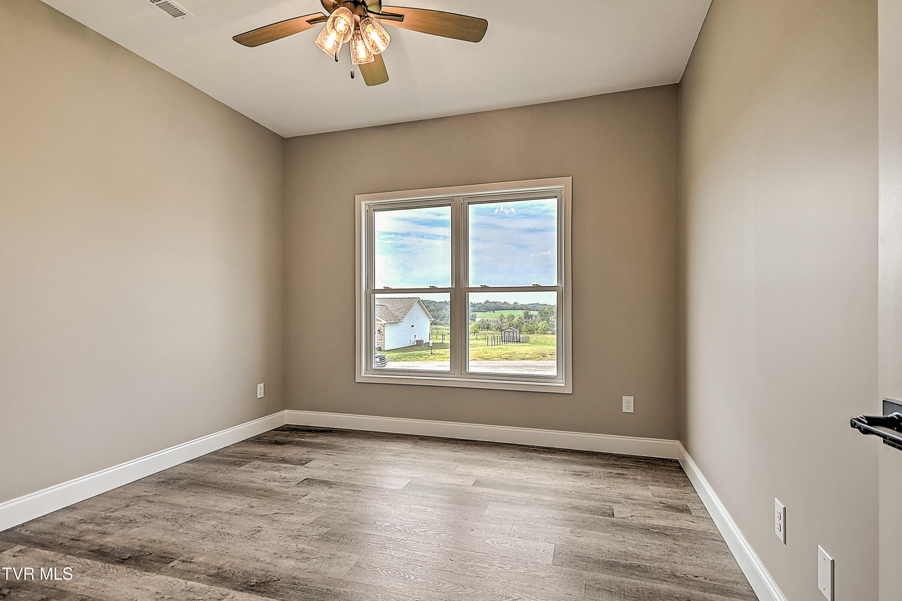 265 Red Tail Ridge, Unit LOT # 7 Greeneville, TN 37743 - Photo 31 of 41 205 Red Tail JK-32