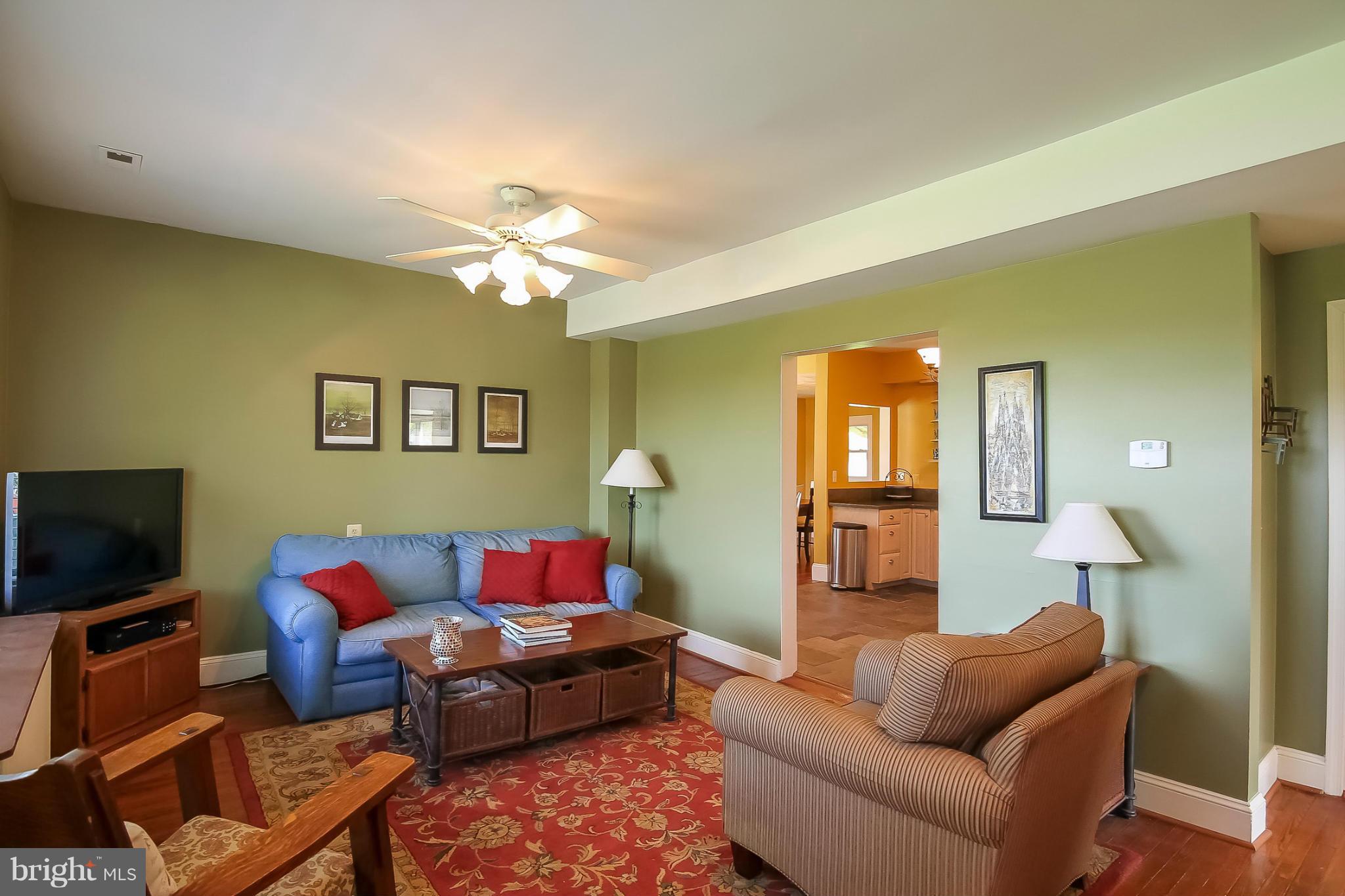 6225 Georgetown Road Broad Run, VA 20137 - Photo 12 of 30 Living Room